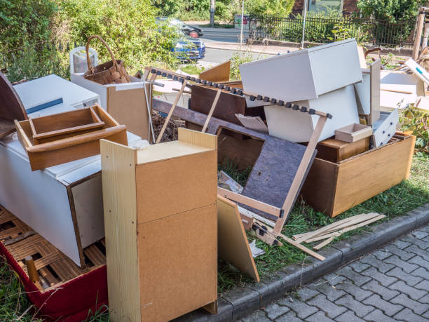 Best Construction Debris Removal  in Little Chute, WI